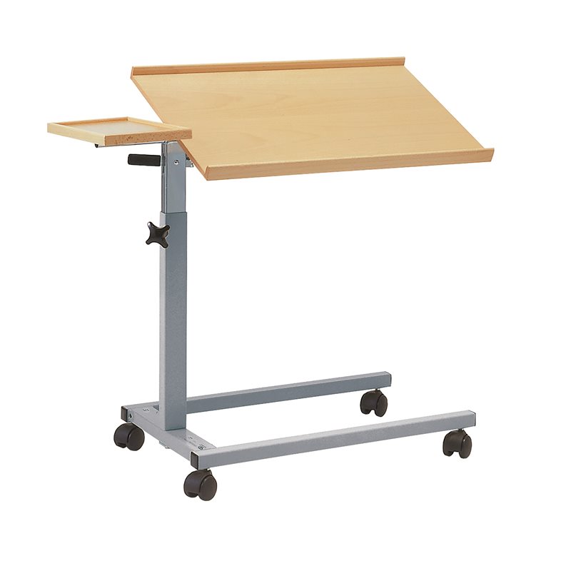 Säng och läsbord
